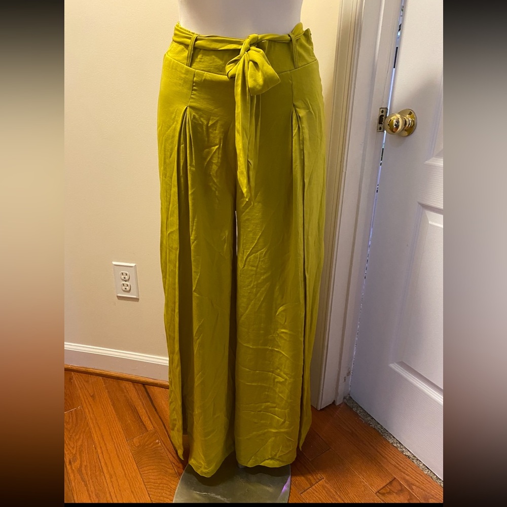 Elli White. Yellow slacks.